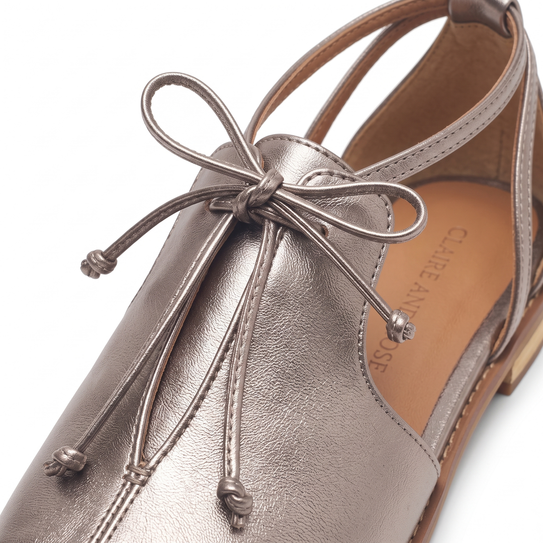LILLIANA – STRAP-STYLE LEATHER SANDALS.